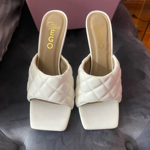 HEELS - Picture 1 of 4